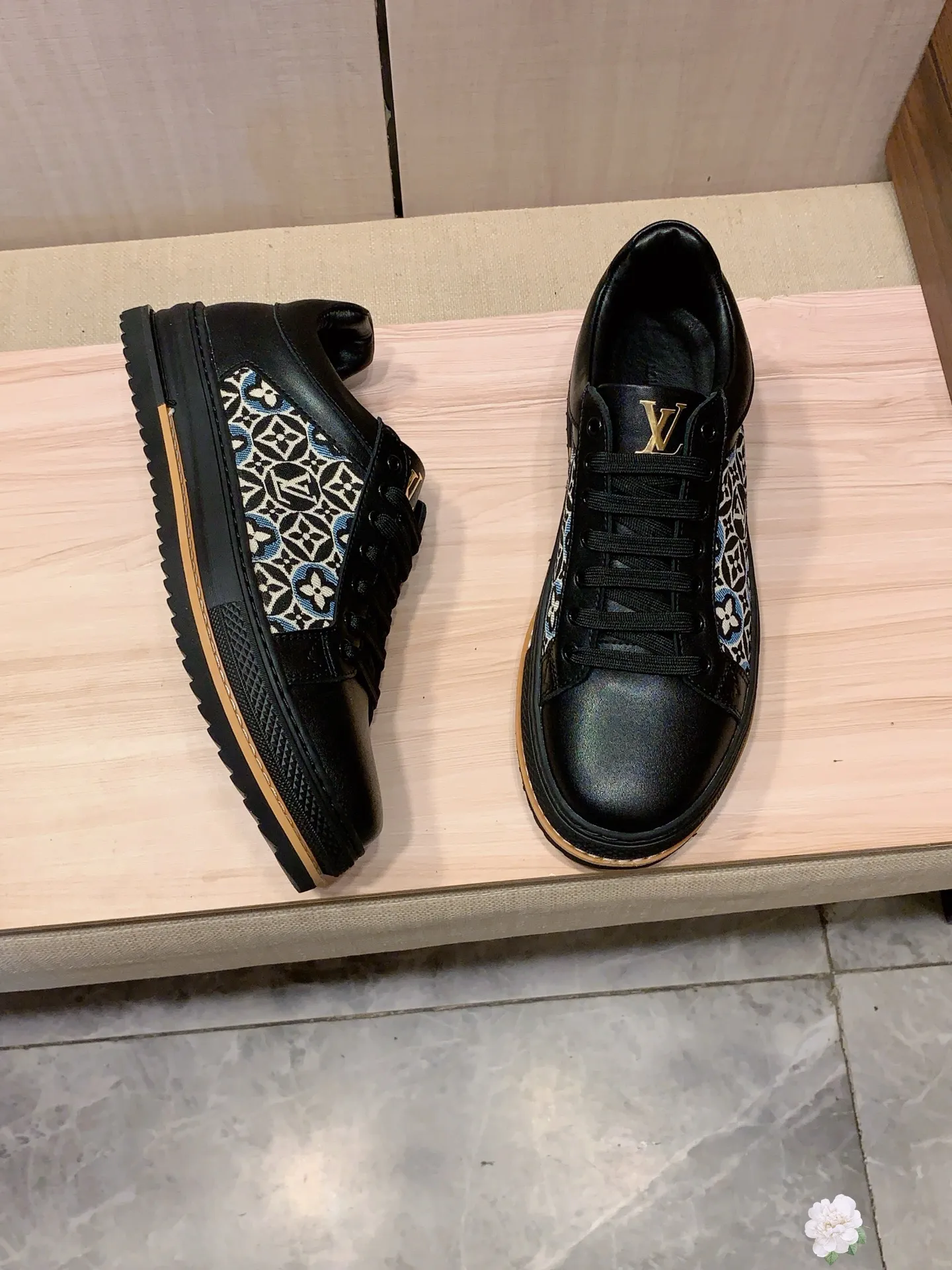 Men's men's shoes 💰420💰💰🎩🎩[Lightning][Lightning] "LV*" The latest • hot style casual shoes, top brand [Seduce] luxury~purchase, top~quality. [Strong] The upper is made of imported breathable cowhide with fabric material ➕ Breathable sheepskin feet (•) and fine workmanship. The original stylish and stylish soft rubber wear-resistant and non-slip outsole is light and comfortable on the feet. The real thing looks better when photographed in person. Code 111: Code: 38-44, 2️⃣colors selected